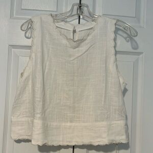 SHEIN linen top. Sleeveless with scalloped detail. NWT, size large